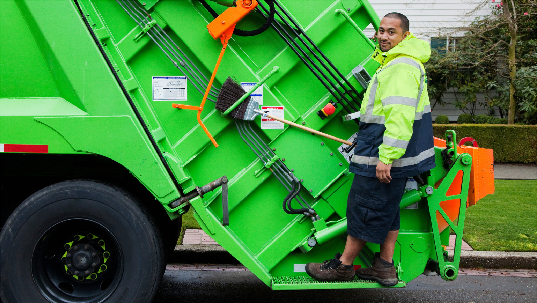 From Curbside to Recycling: Optimizing Waste Collection Services