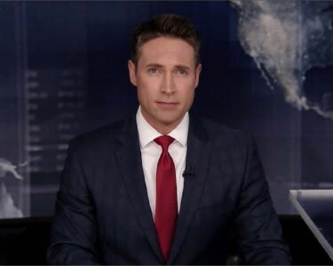 David Muir news anchor profile image.